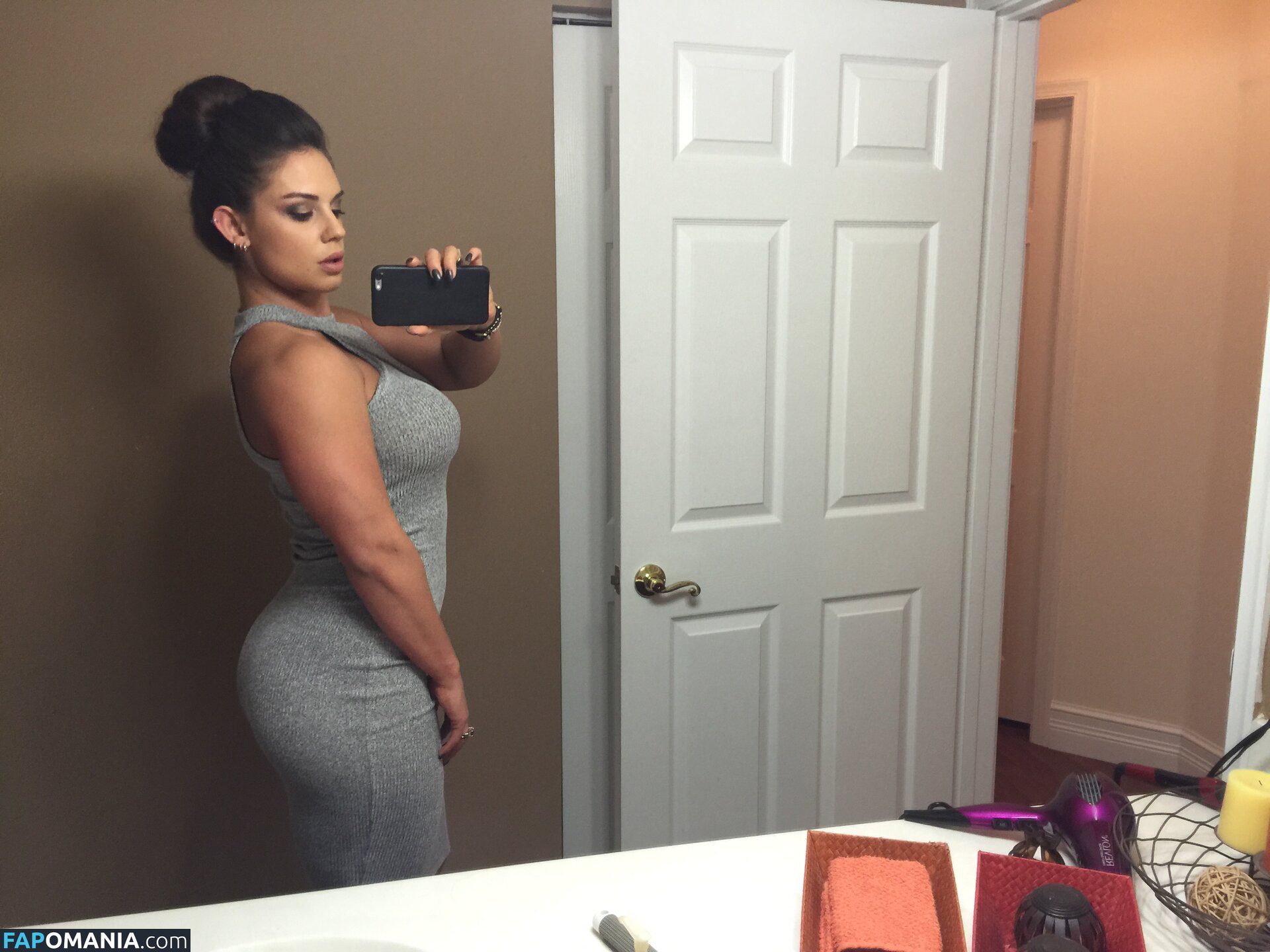 Kaitlyn WWE Çıplak Sızdırılmış Fotoğraf #136