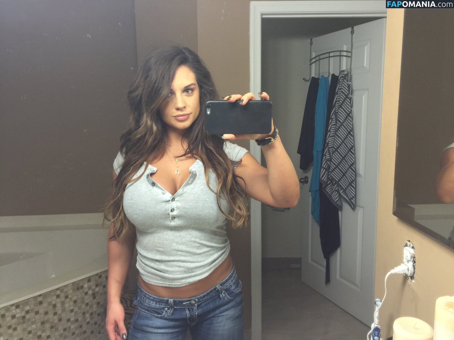 Kaitlyn WWE Çıplak Sızdırılmış Fotoğraf #153