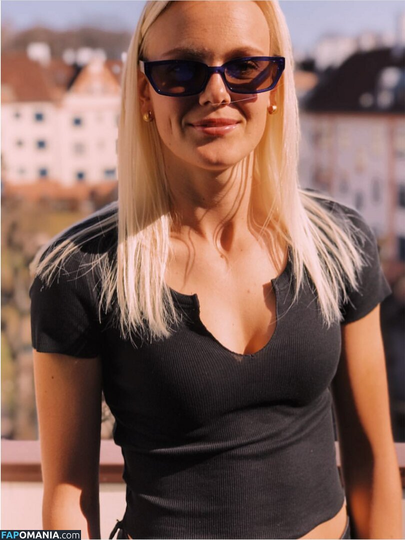 Karina SСvik Çıplak Sızdırılmış Fotoğraf #6