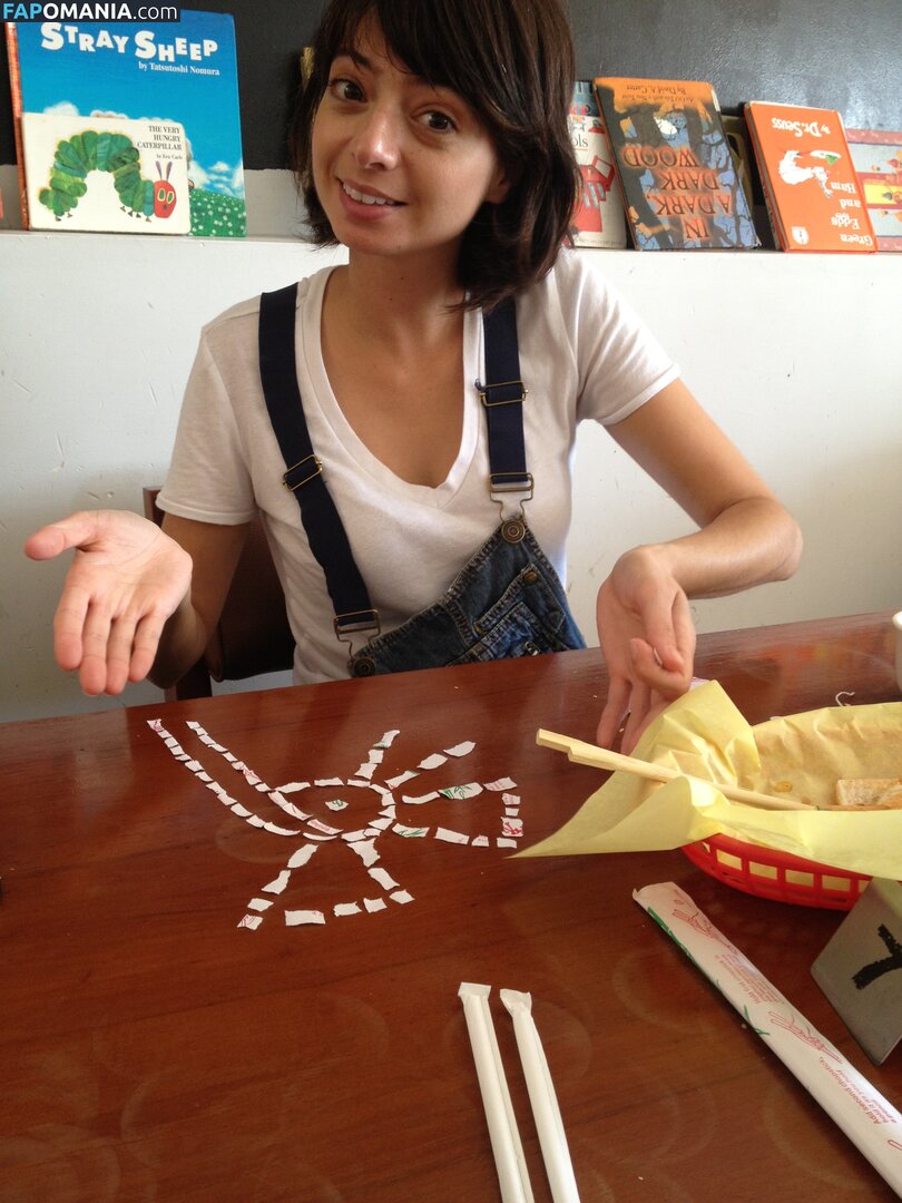 Kate Micucci Çıplak Sızdırılmış Fotoğraf #1