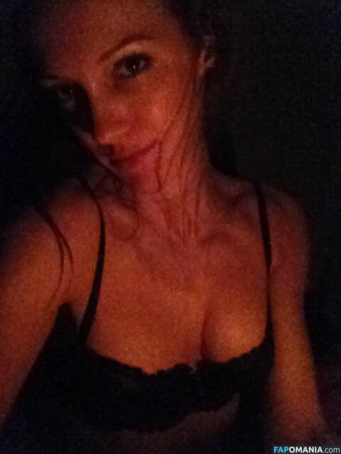 Katie Cassidy Çıplak Sızdırılmış Fotoğraf #7