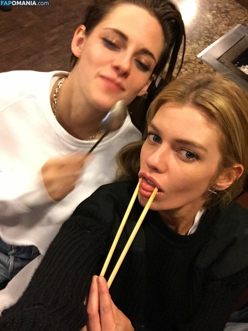 Kristen Stewart Çıplak Sızdırılmış Fotoğraf #36
