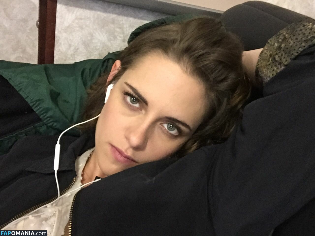 Kristen Stewart Çıplak Sızdırılmış Fotoğraf #100