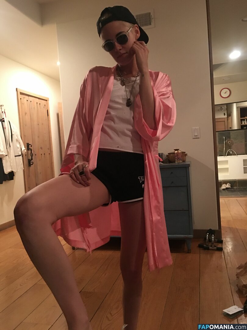Kristen Stewart Çıplak Sızdırılmış Fotoğraf #101