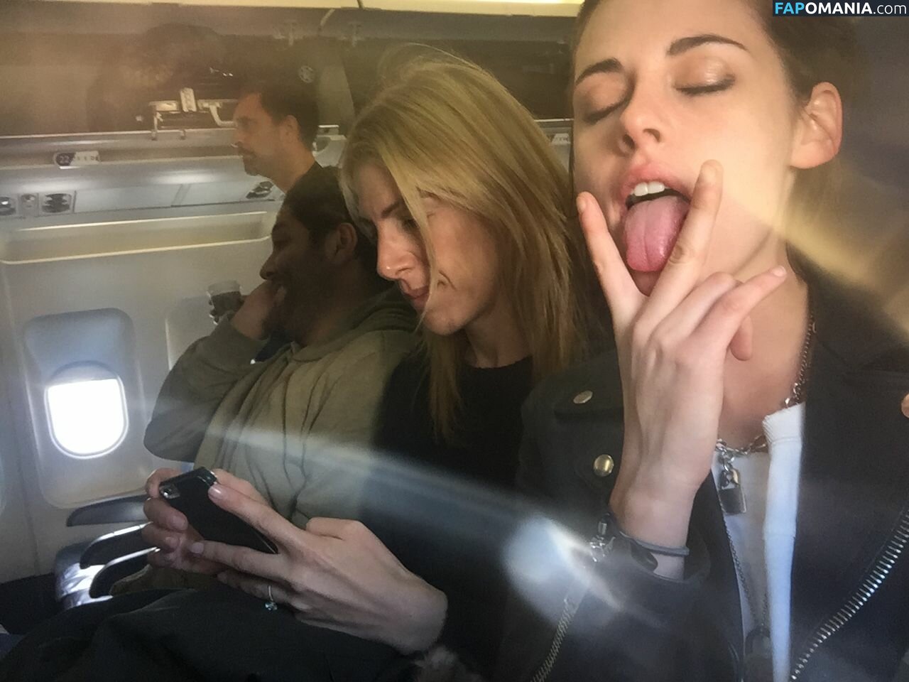 Kristen Stewart Çıplak Sızdırılmış Fotoğraf #129
