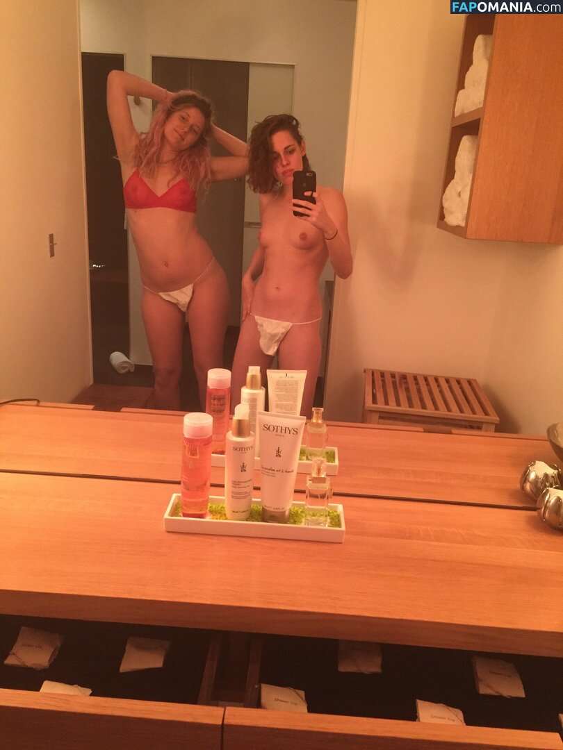 Kristen Stewart Çıplak Sızdırılmış Fotoğraf #160