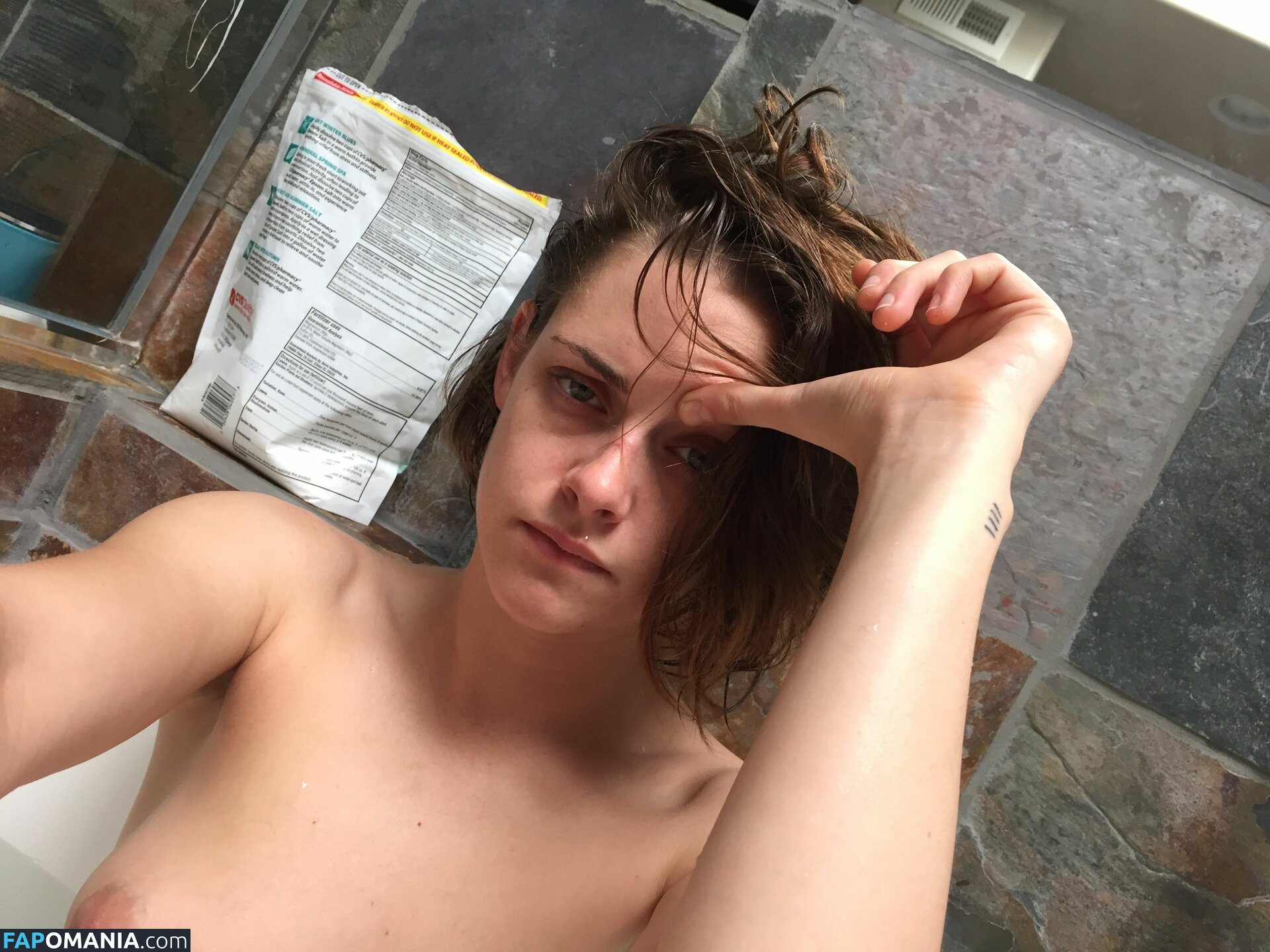 Kristen Stewart Çıplak Sızdırılmış Fotoğraf #172