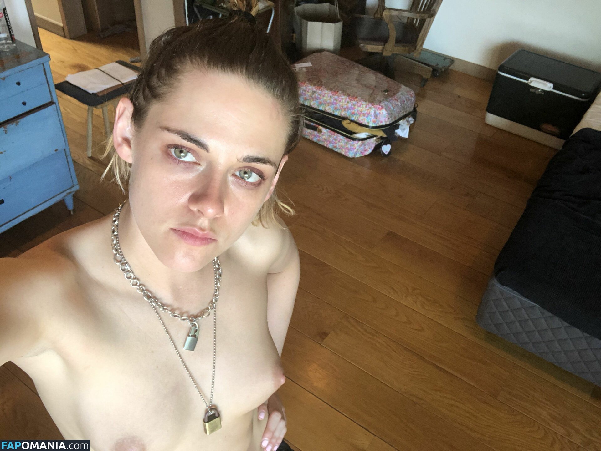 Kristen Stewart Çıplak Sızdırılmış Fotoğraf #207