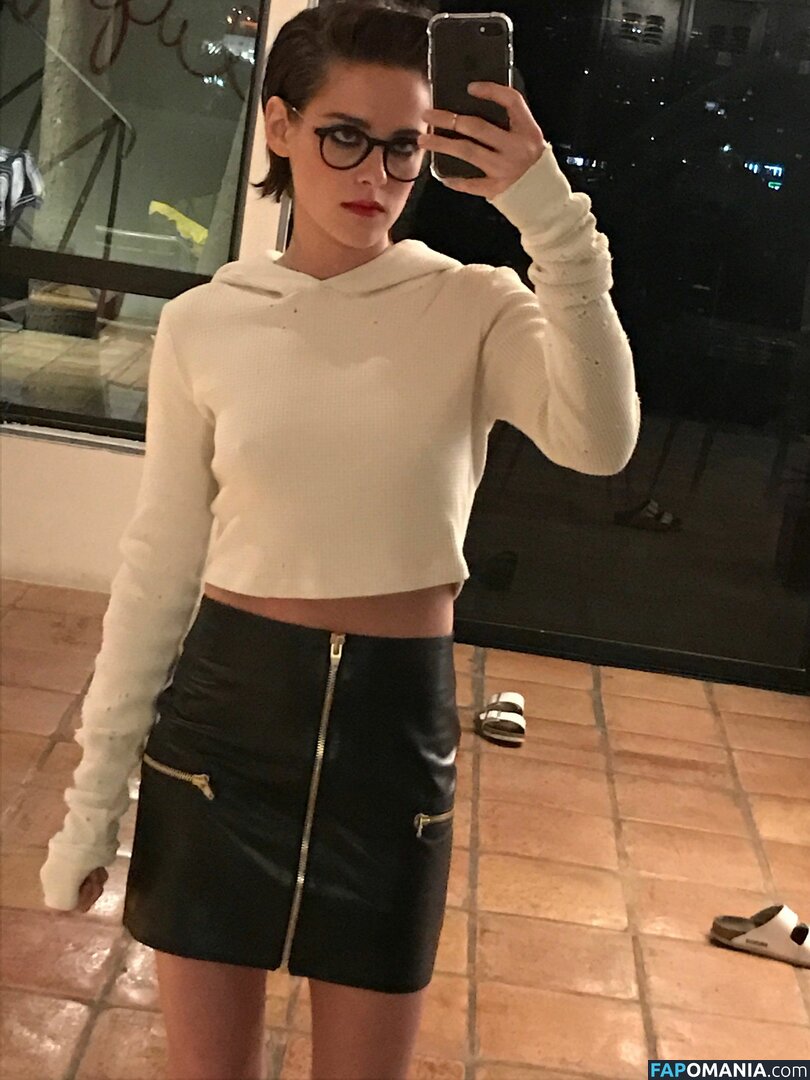 Kristen Stewart Çıplak Sızdırılmış Fotoğraf #245
