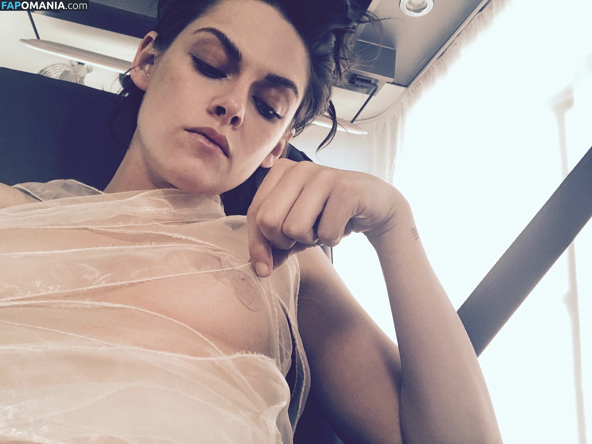 Kristen Stewart Çıplak Sızdırılmış Fotoğraf #249