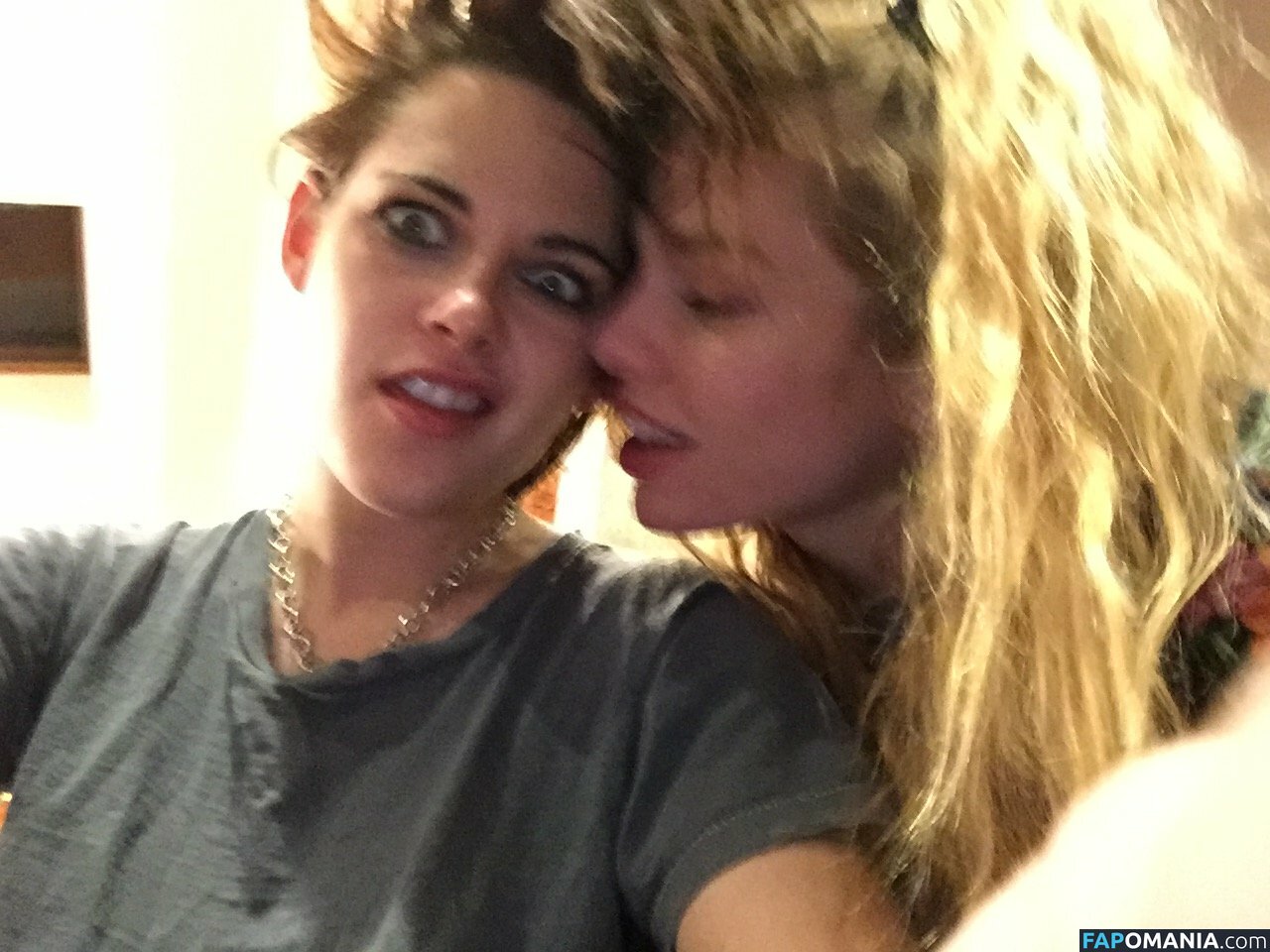 Kristen Stewart Çıplak Sızdırılmış Fotoğraf #311