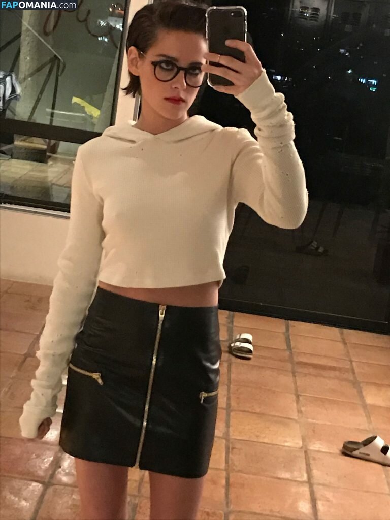 Kristen Stewart Çıplak Sızdırılmış Fotoğraf #315