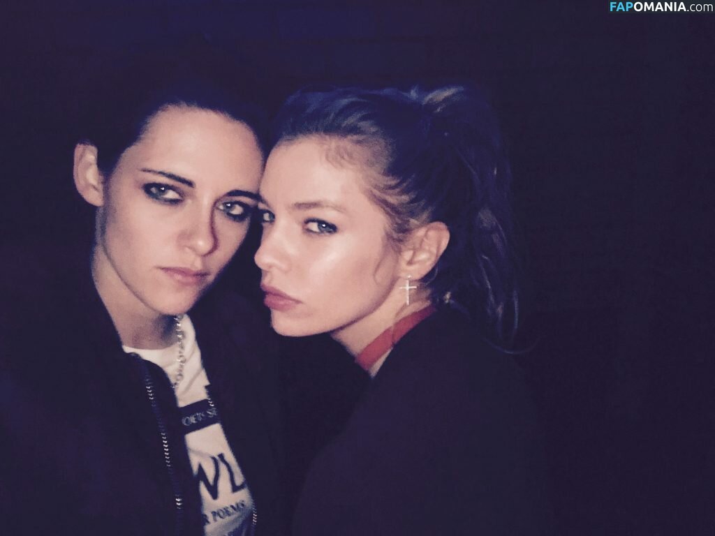Kristen Stewart Çıplak Sızdırılmış Fotoğraf #318
