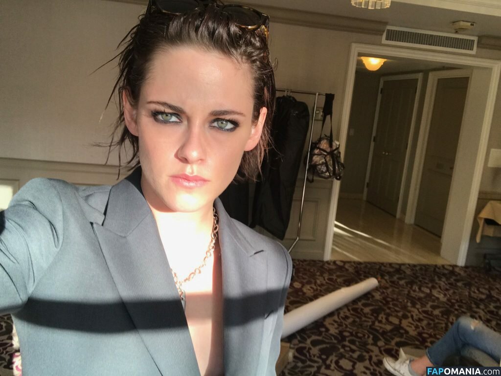Kristen Stewart Çıplak Sızdırılmış Fotoğraf #321