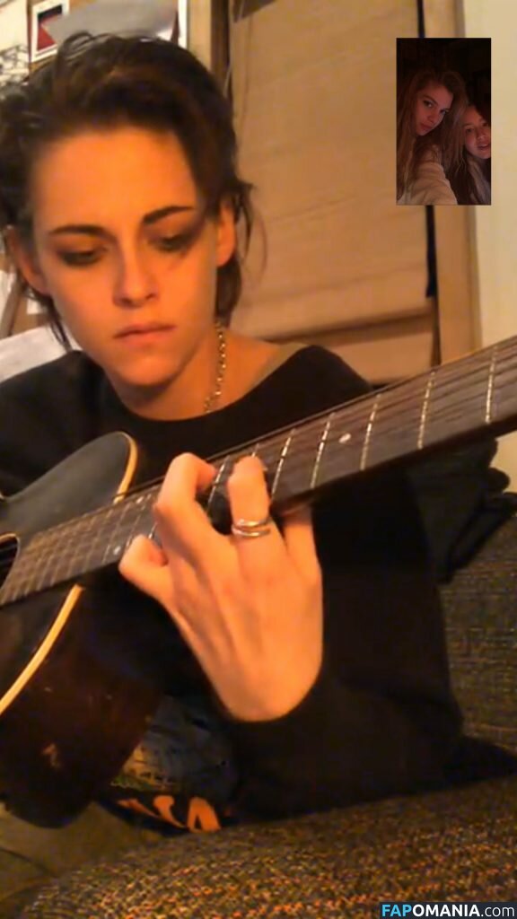Kristen Stewart Çıplak Sızdırılmış Fotoğraf #325
