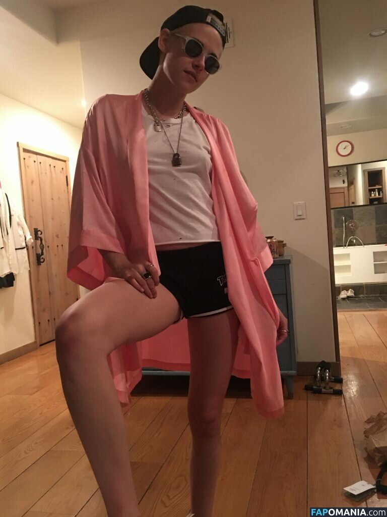 Kristen Stewart Çıplak Sızdırılmış Fotoğraf #326