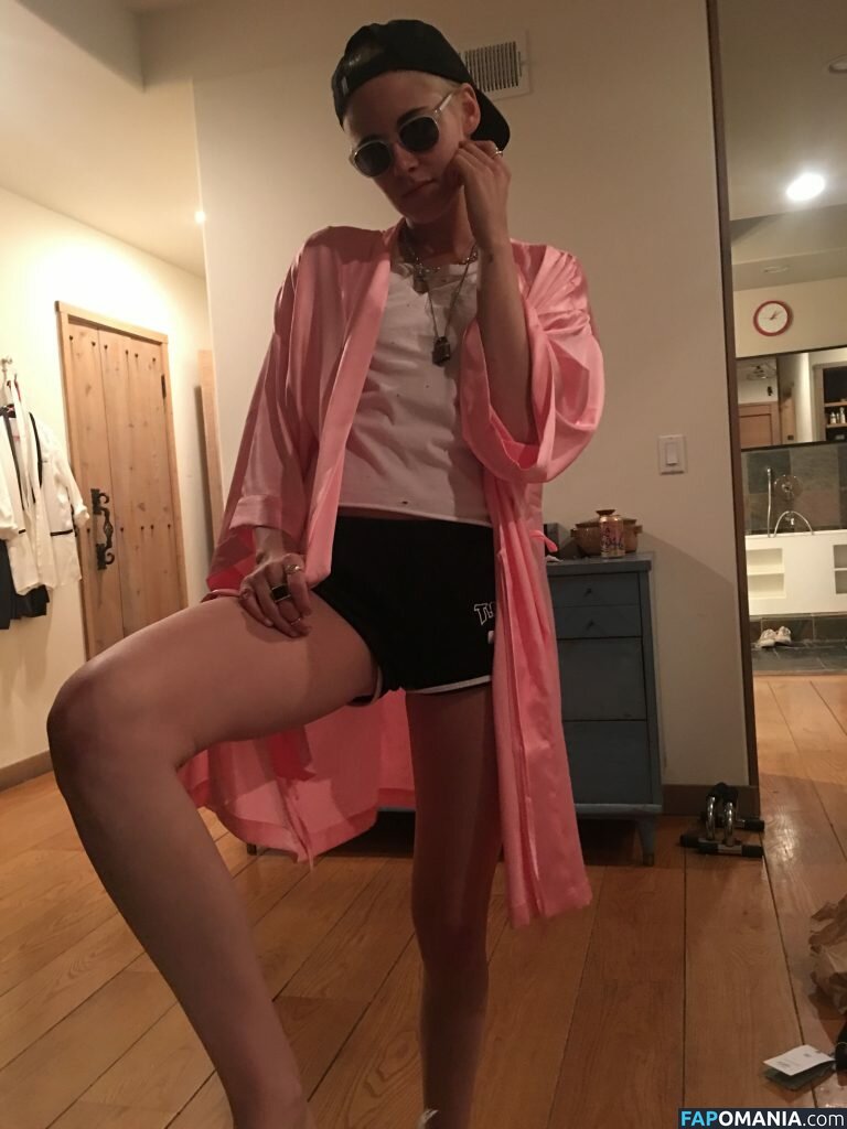 Kristen Stewart Çıplak Sızdırılmış Fotoğraf #327