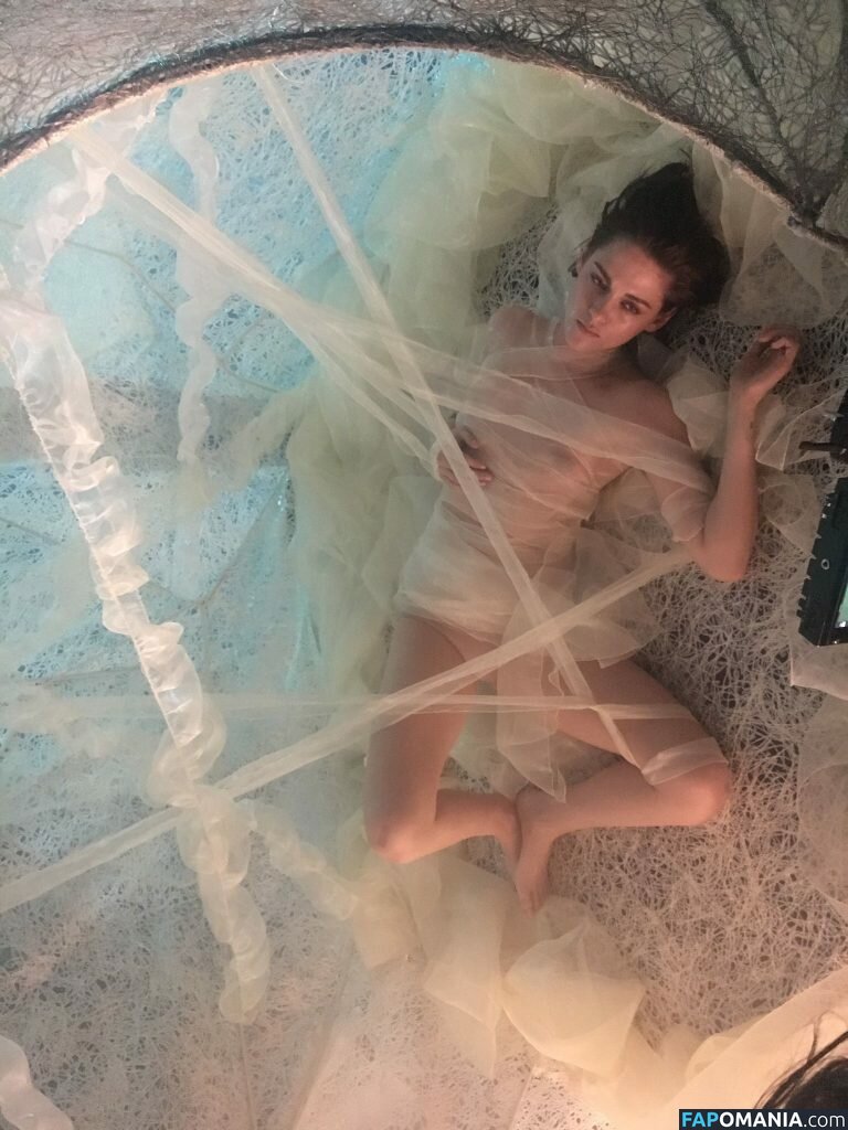 Kristen Stewart Çıplak Sızdırılmış Fotoğraf #328