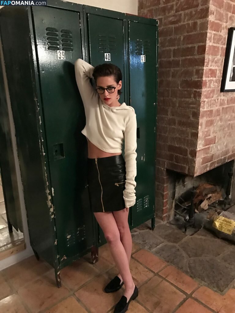 Kristen Stewart Çıplak Sızdırılmış Fotoğraf #329