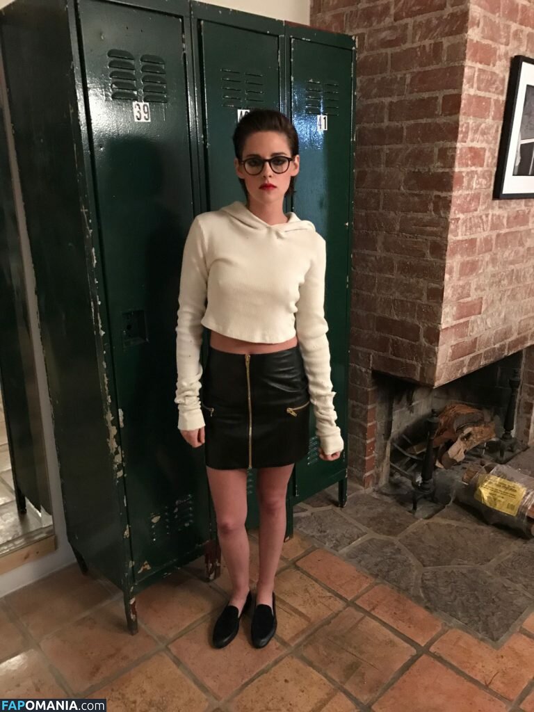 Kristen Stewart Çıplak Sızdırılmış Fotoğraf #331