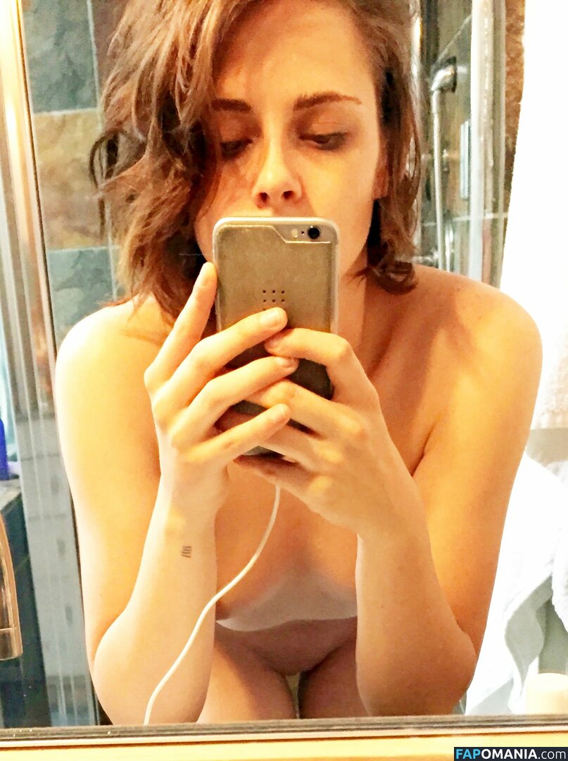 Kristen Stewart Çıplak Sızdırılmış Fotoğraf #342