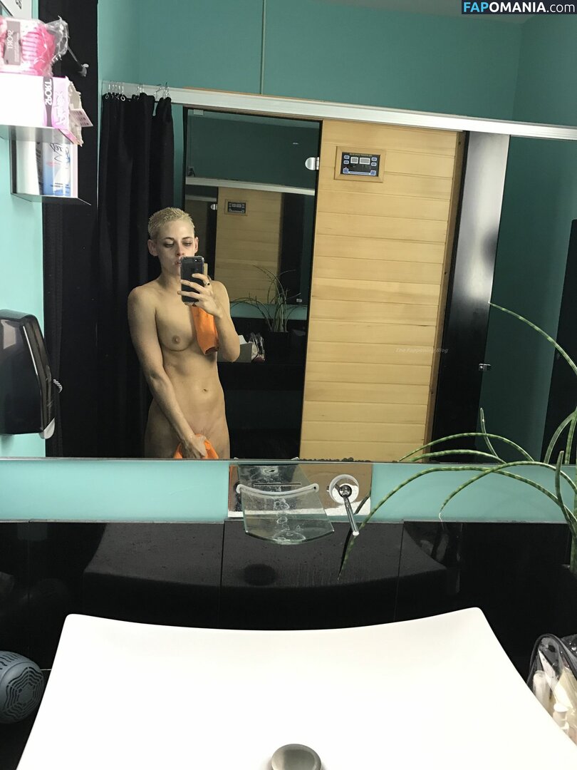 Kristen Stewart Çıplak Sızdırılmış Fotoğraf #344