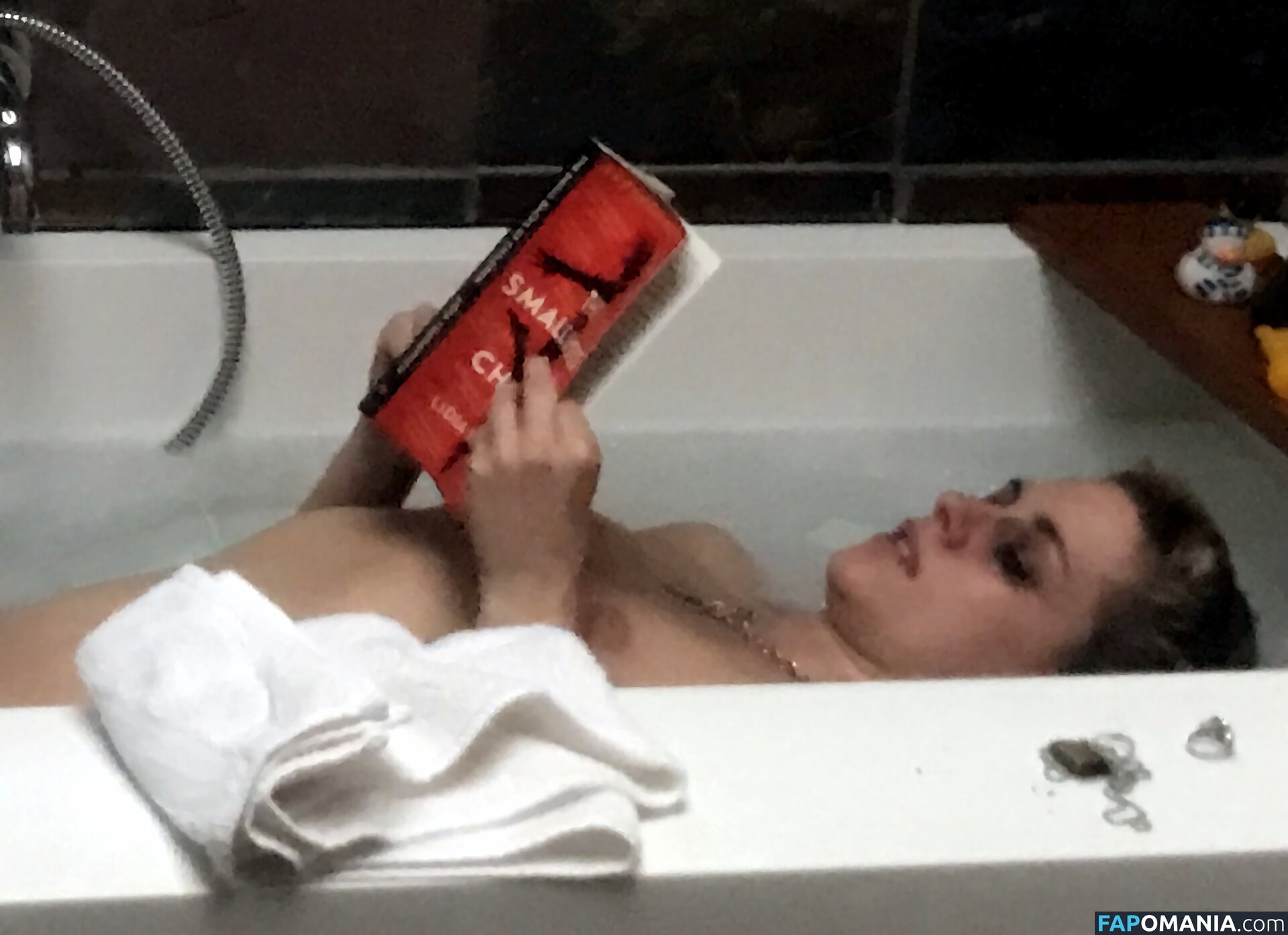 Kristen Stewart Çıplak Sızdırılmış Fotoğraf #435