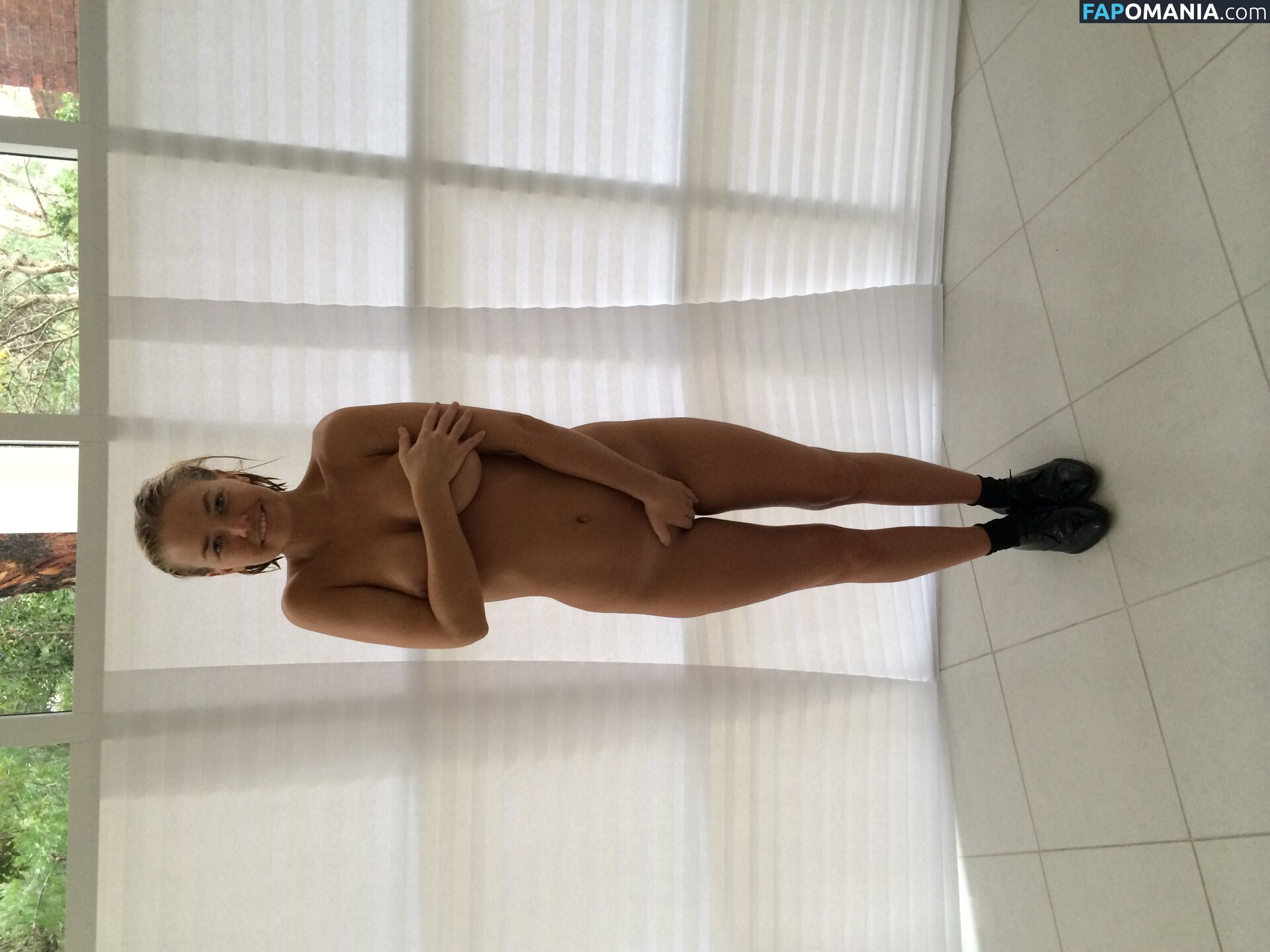 Lara Bingle Çıplak Sızdırılmış Fotoğraf #173