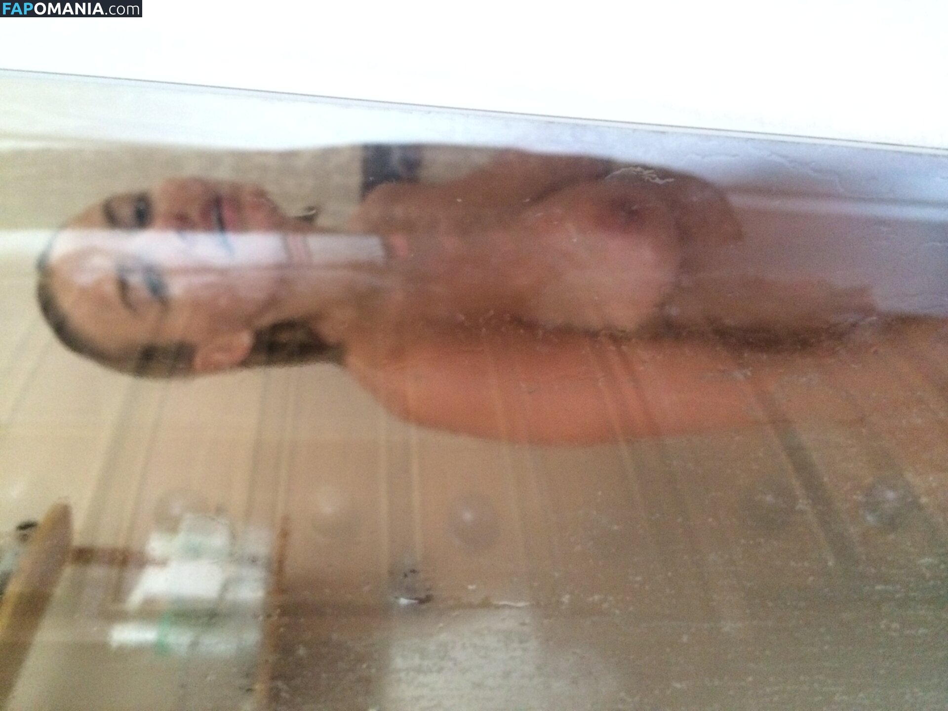 Lara Bingle Çıplak Sızdırılmış Fotoğraf #226