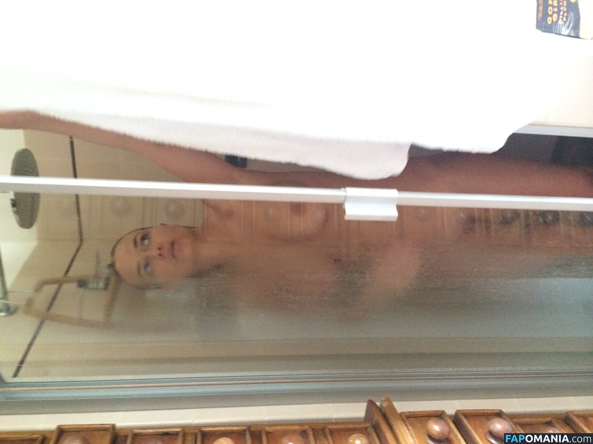 Lara Bingle Çıplak Sızdırılmış Fotoğraf #249