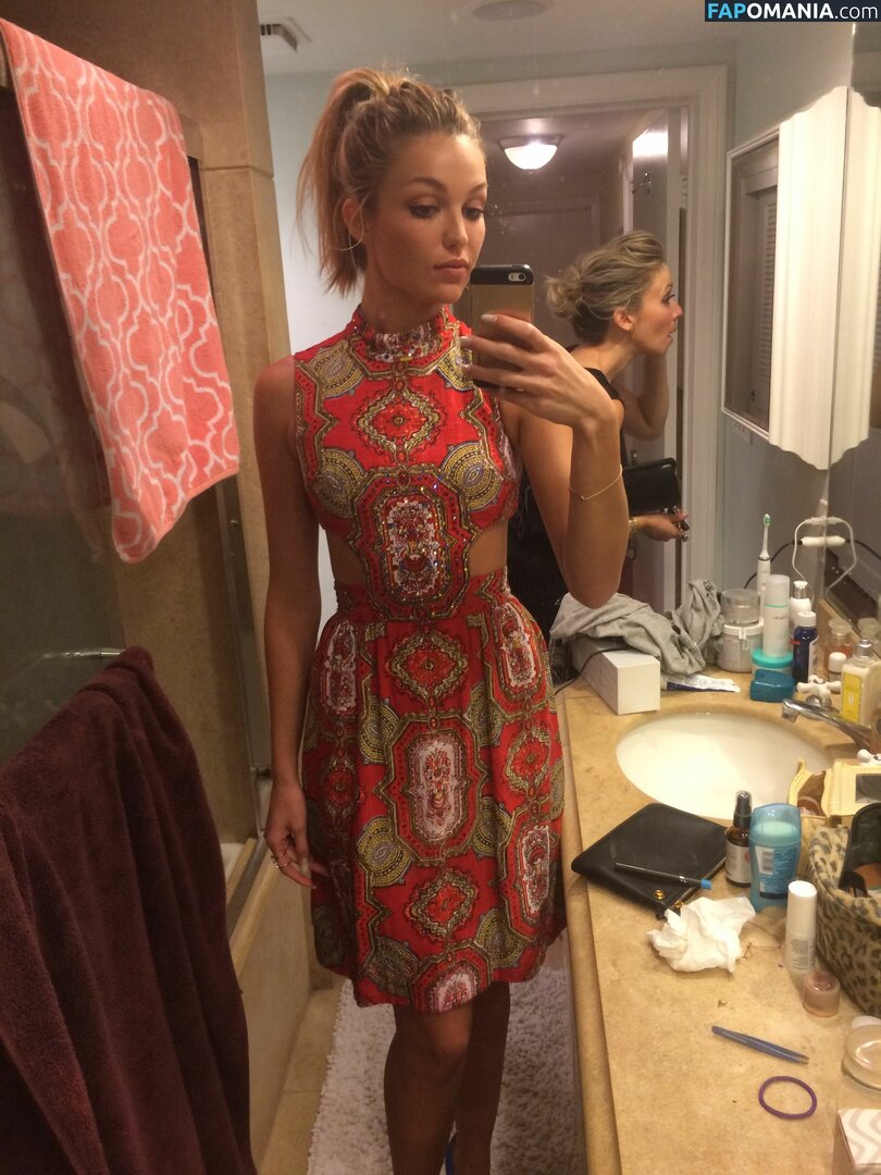 Lili Simmons Çıplak Sızdırılmış Fotoğraf #30