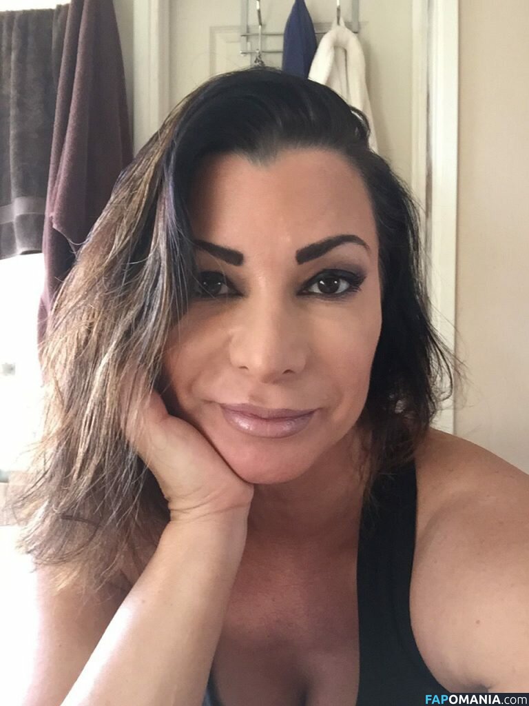 Lisa Marie Varon Çıplak Sızdırılmış Fotoğraf #24