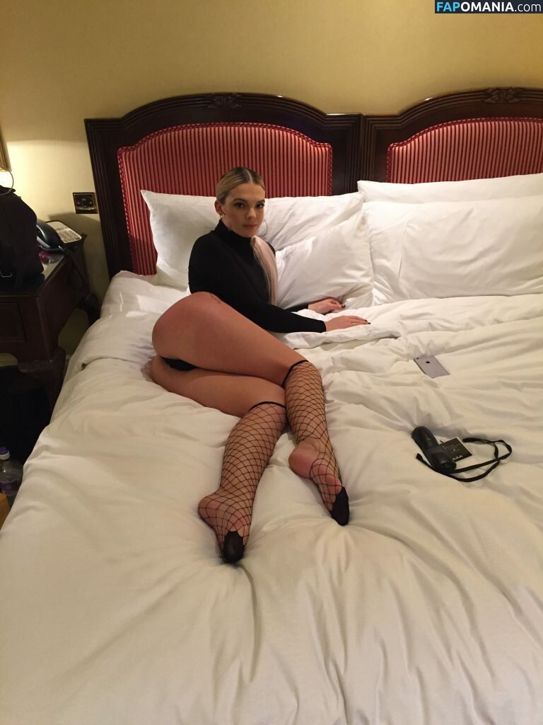 Louisa Johnson Çıplak Sızdırılmış Fotoğraf #18