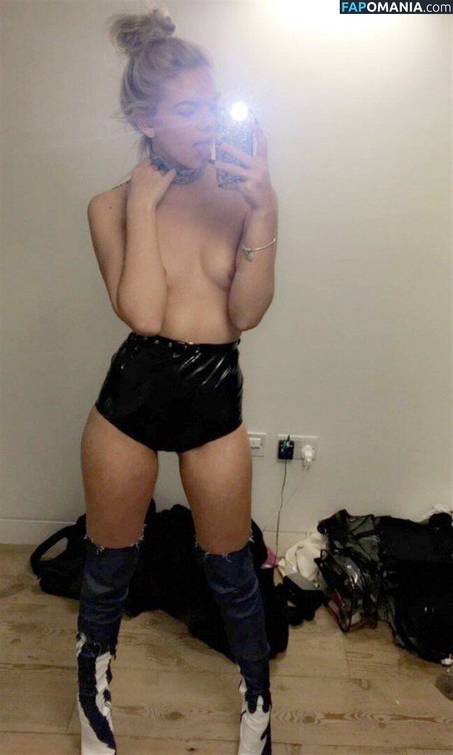 Louisa Johnson Çıplak Sızdırılmış Fotoğraf #44