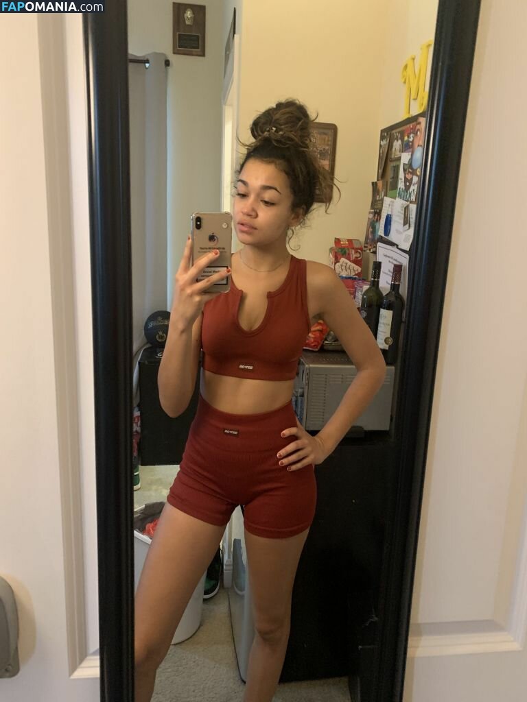 Madison Bailey Çıplak Sızdırılmış Fotoğraf #4