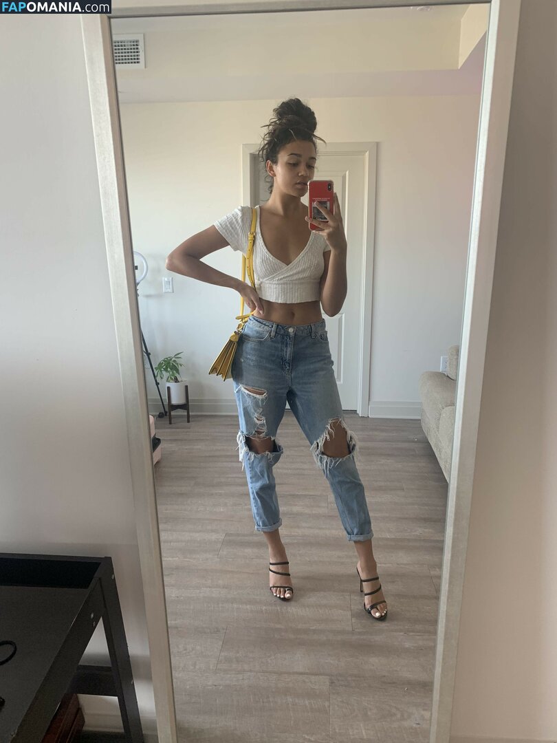 Madison Bailey Çıplak Sızdırılmış Fotoğraf #11