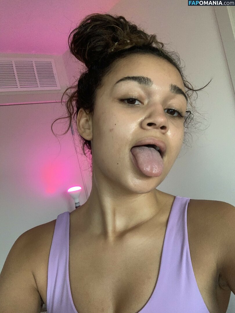 Madison Bailey Çıplak Sızdırılmış Fotoğraf #24