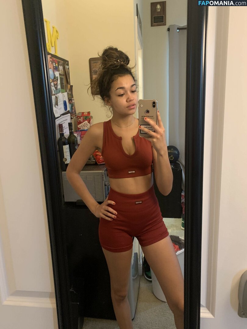 Madison Bailey Çıplak Sızdırılmış Fotoğraf #25