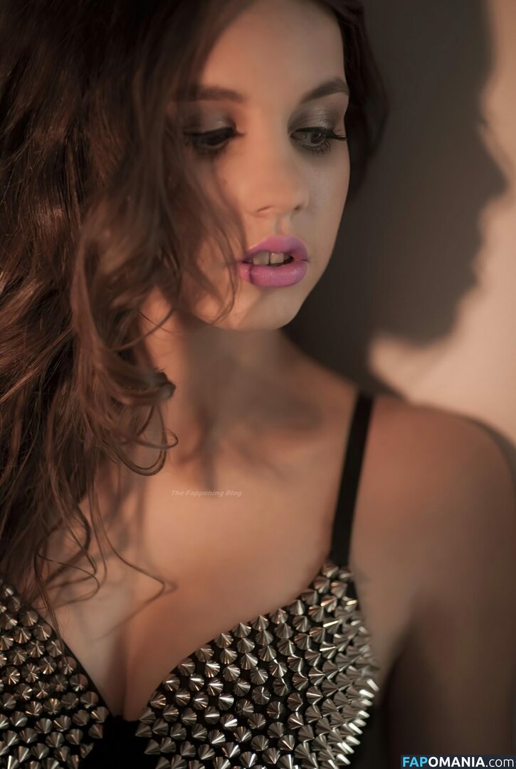 Michaela Doubravova Çıplak Sızdırılmış Fotoğraf #10