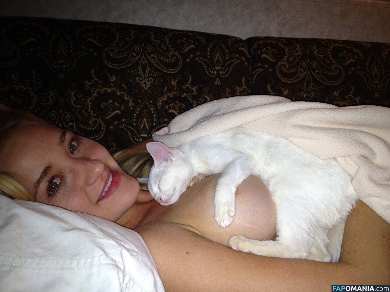 Michalka Sisters Çıplak Sızdırılmış Fotoğraf #51