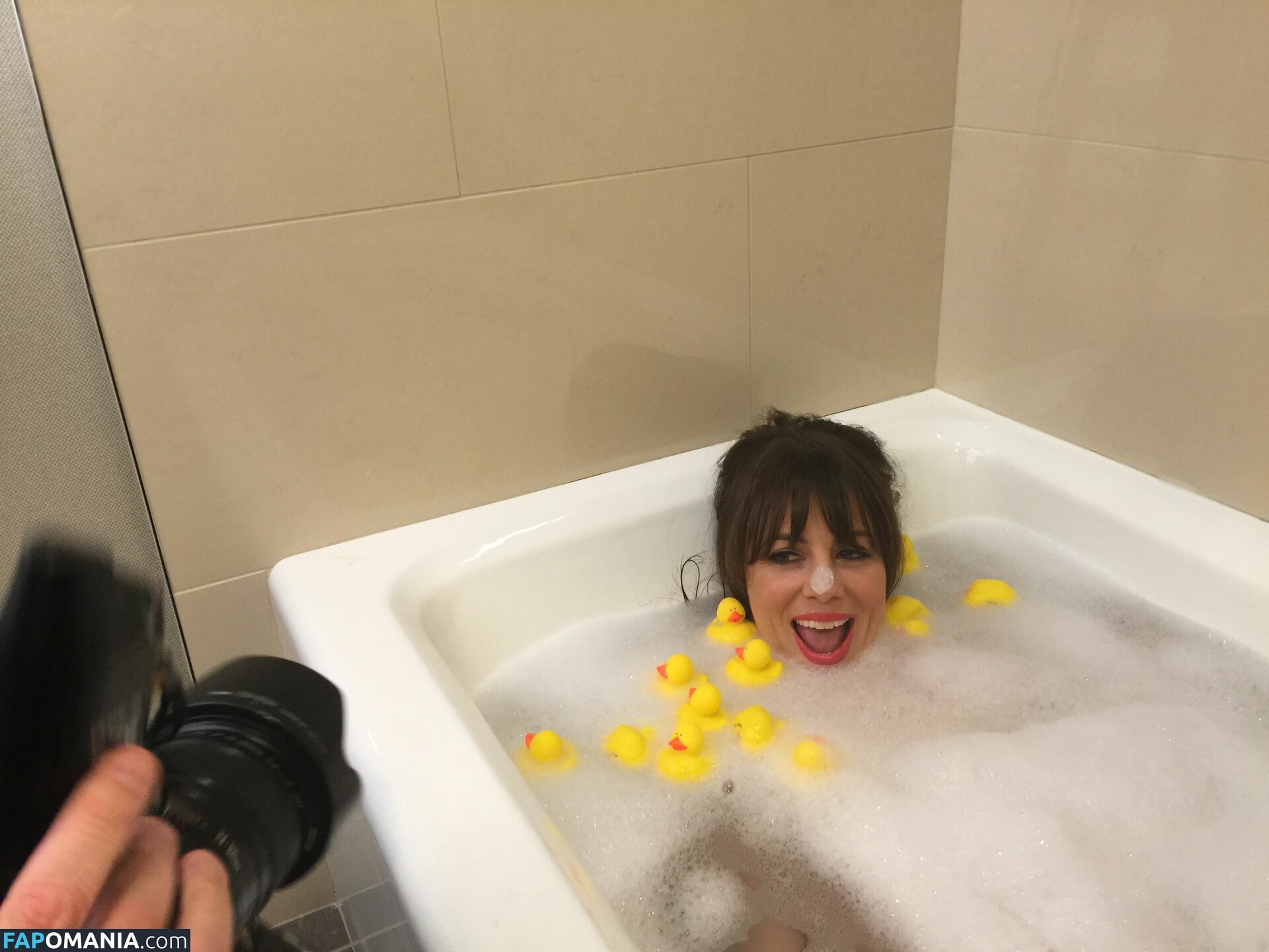 Natasha Leggero Çıplak Sızdırılmış Fotoğraf #5