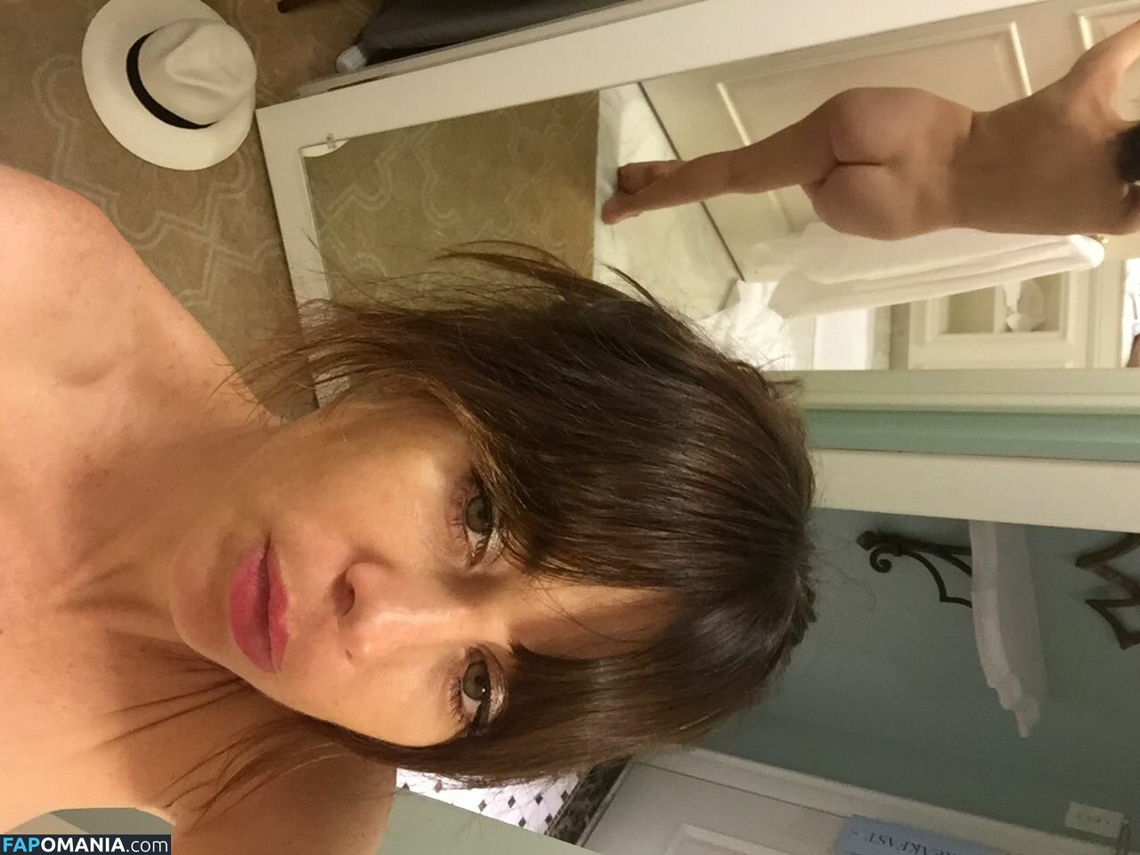 Natasha Leggero Çıplak Sızdırılmış Fotoğraf #7