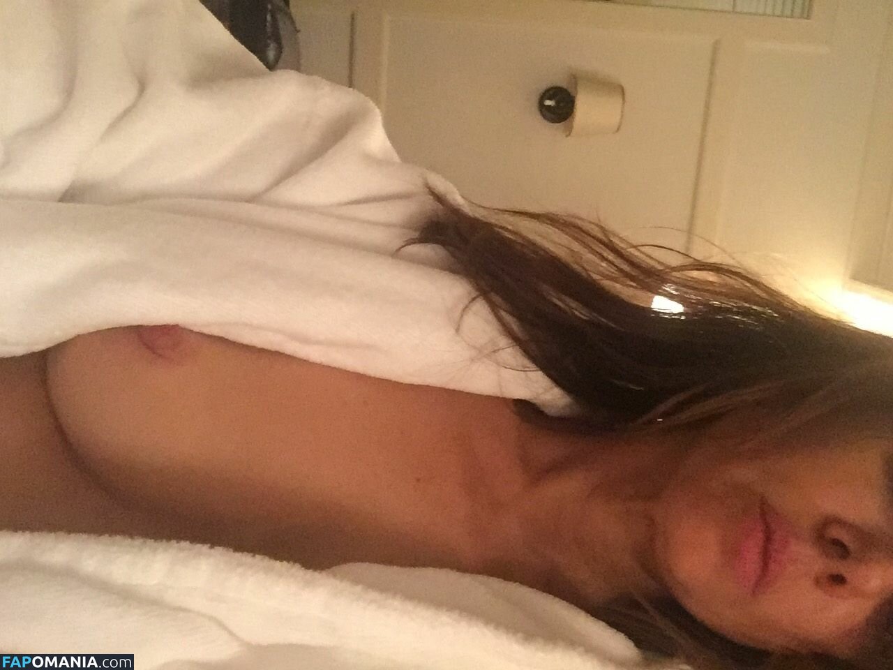 Natasha Leggero Çıplak Sızdırılmış Fotoğraf #12