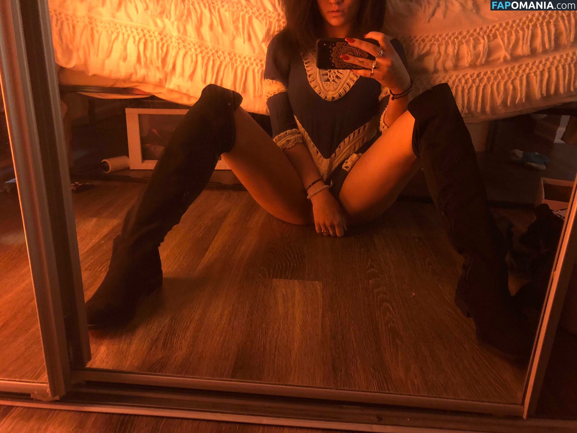 Paris Eike Çıplak Sızdırılmış Fotoğraf #11