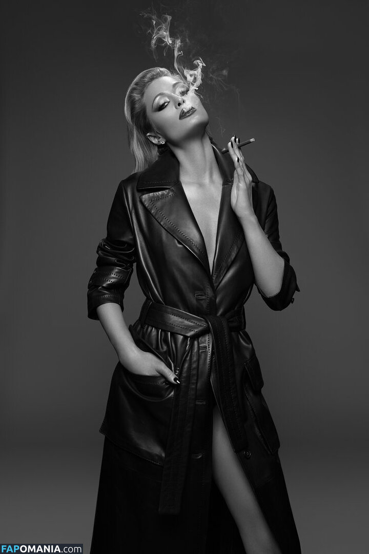 Paris Hilton Çıplak Sızdırılmış Fotoğraf #897