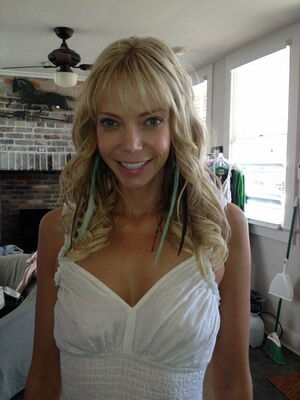 Riki Lindhome