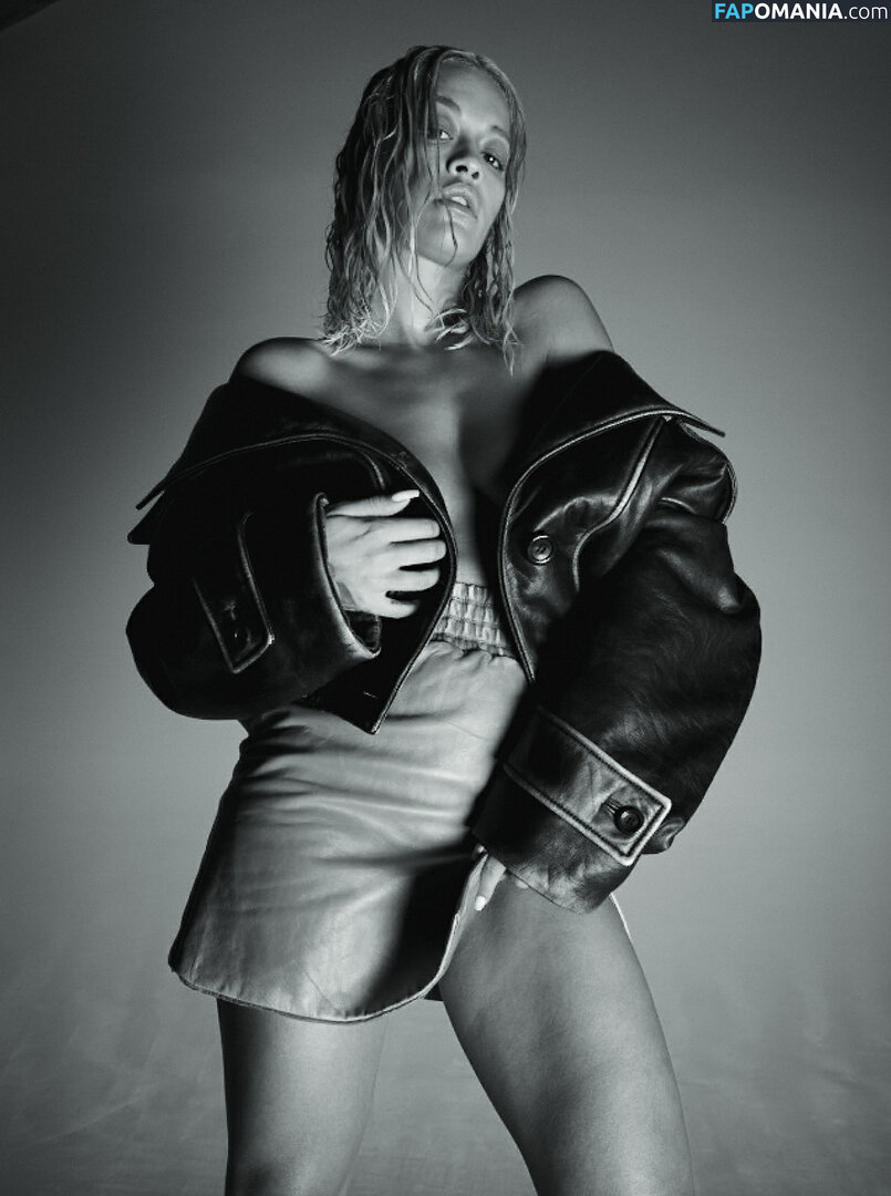 Rita Ora Çıplak Sızdırılmış Fotoğraf #103