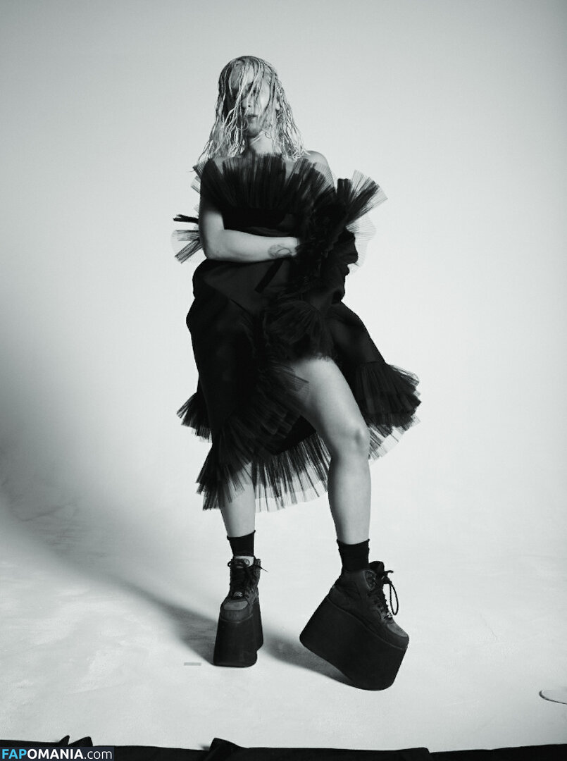 Rita Ora Çıplak Sızdırılmış Fotoğraf #111