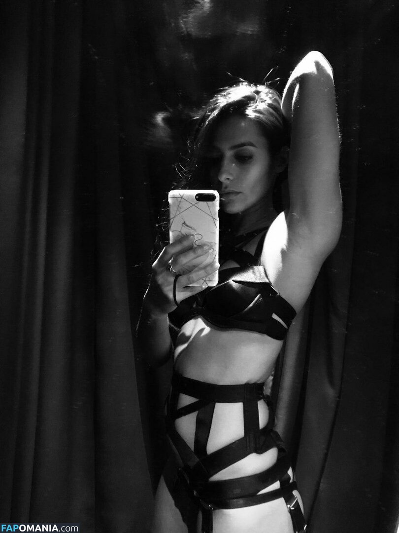 Sair Khan Çıplak Sızdırılmış Fotoğraf #1