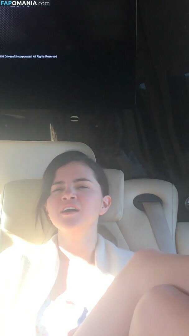 Selena Gomez Çıplak Sızdırılmış Fotoğraf #28